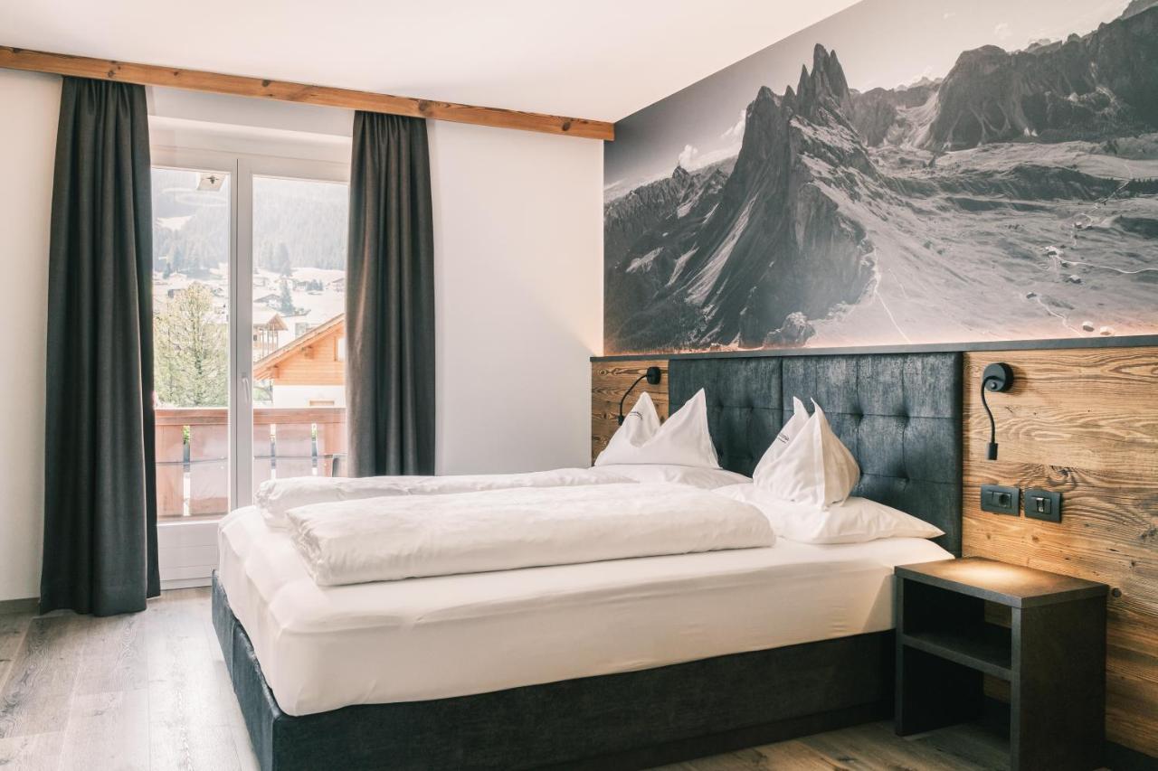 Kristiania Small Dolomites Hotel 塞尔瓦迪加尔代纳山谷 外观 照片