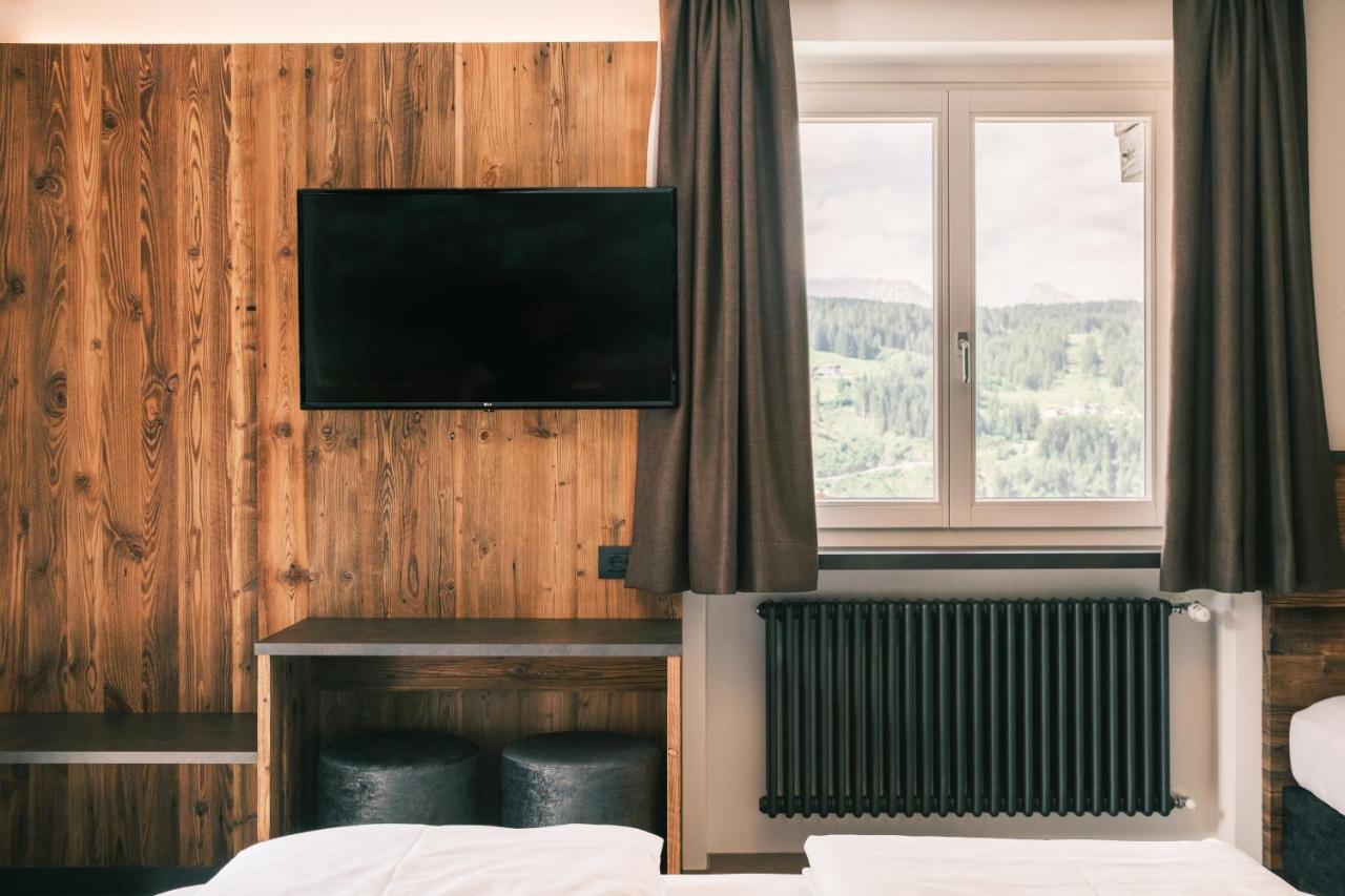 Kristiania Small Dolomites Hotel 塞尔瓦迪加尔代纳山谷 外观 照片
