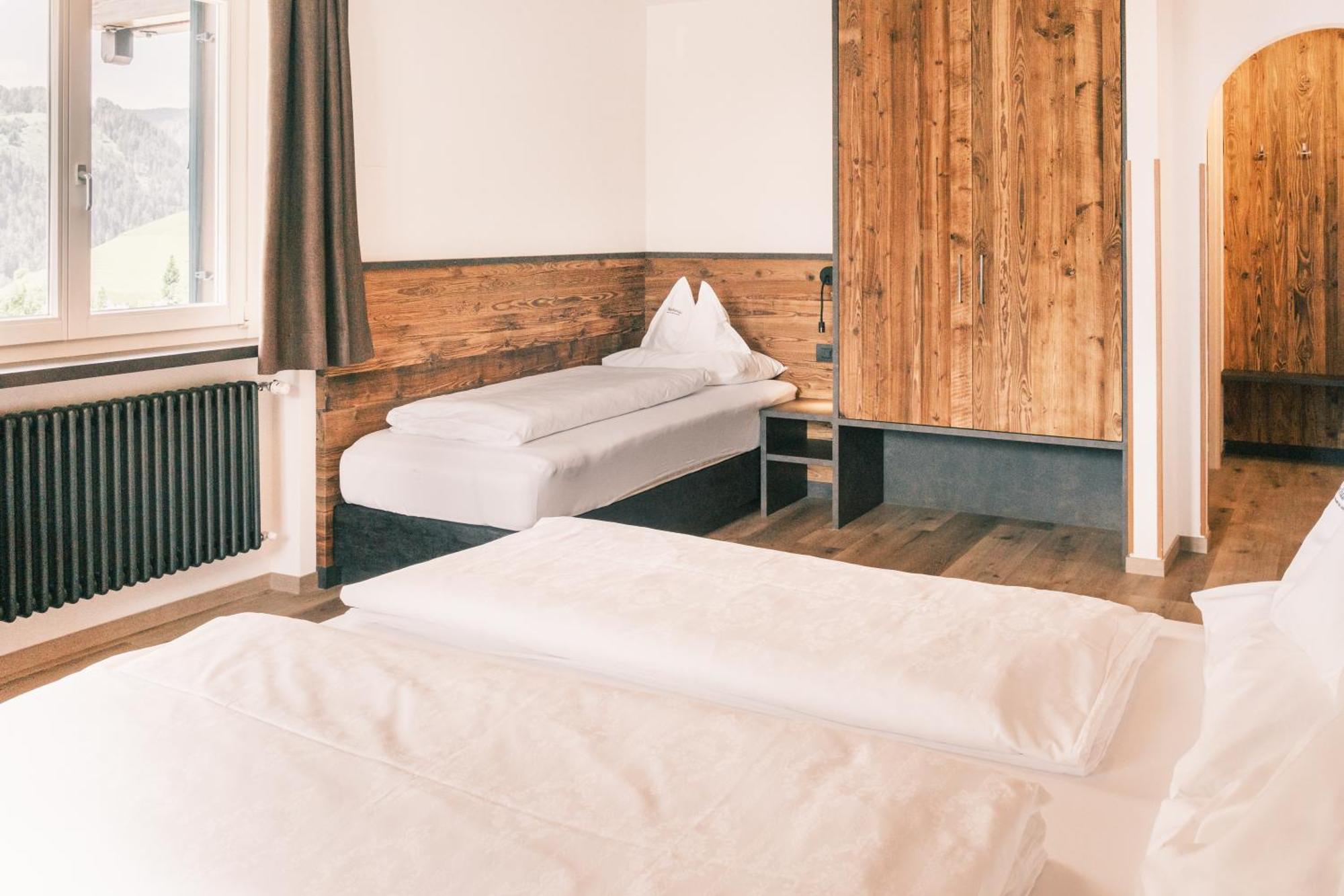 Kristiania Small Dolomites Hotel 塞尔瓦迪加尔代纳山谷 外观 照片