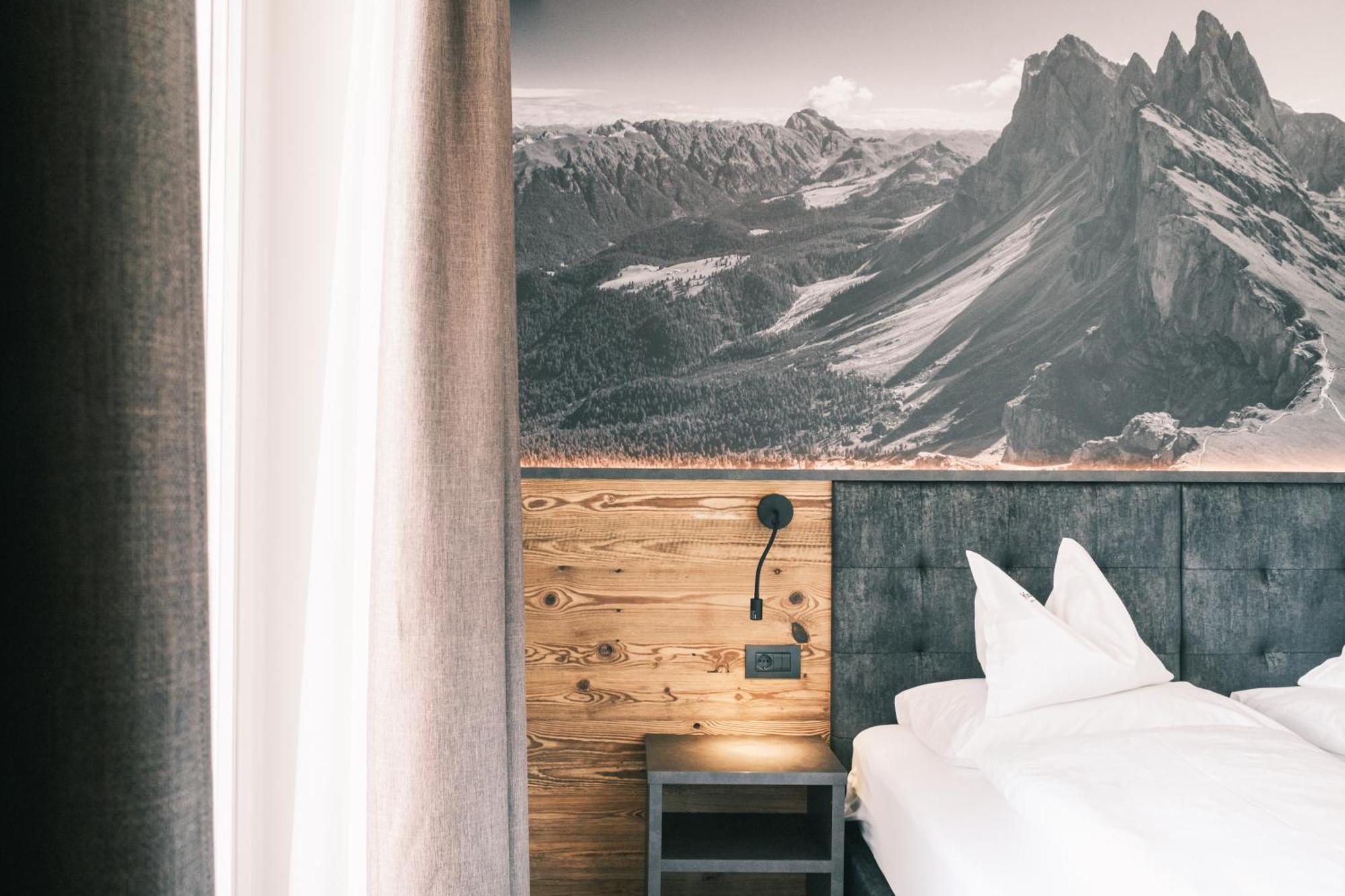 Kristiania Small Dolomites Hotel 塞尔瓦迪加尔代纳山谷 外观 照片